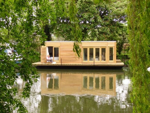 http://carpettheworld.org/wp-content/uploads/2011/05/eco-friendly-floating-boat-houses-1.jpg